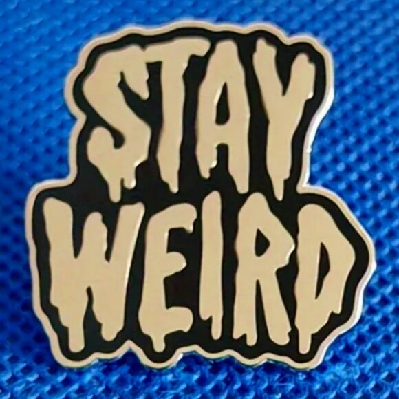 🌺 🌺 🌺 "STAY WEIRD" Metal Enamel Pin - Picture 1 of 4
